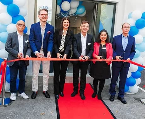 Eröffnung der Sanitheke Orthopädietechnik mit rotem Band