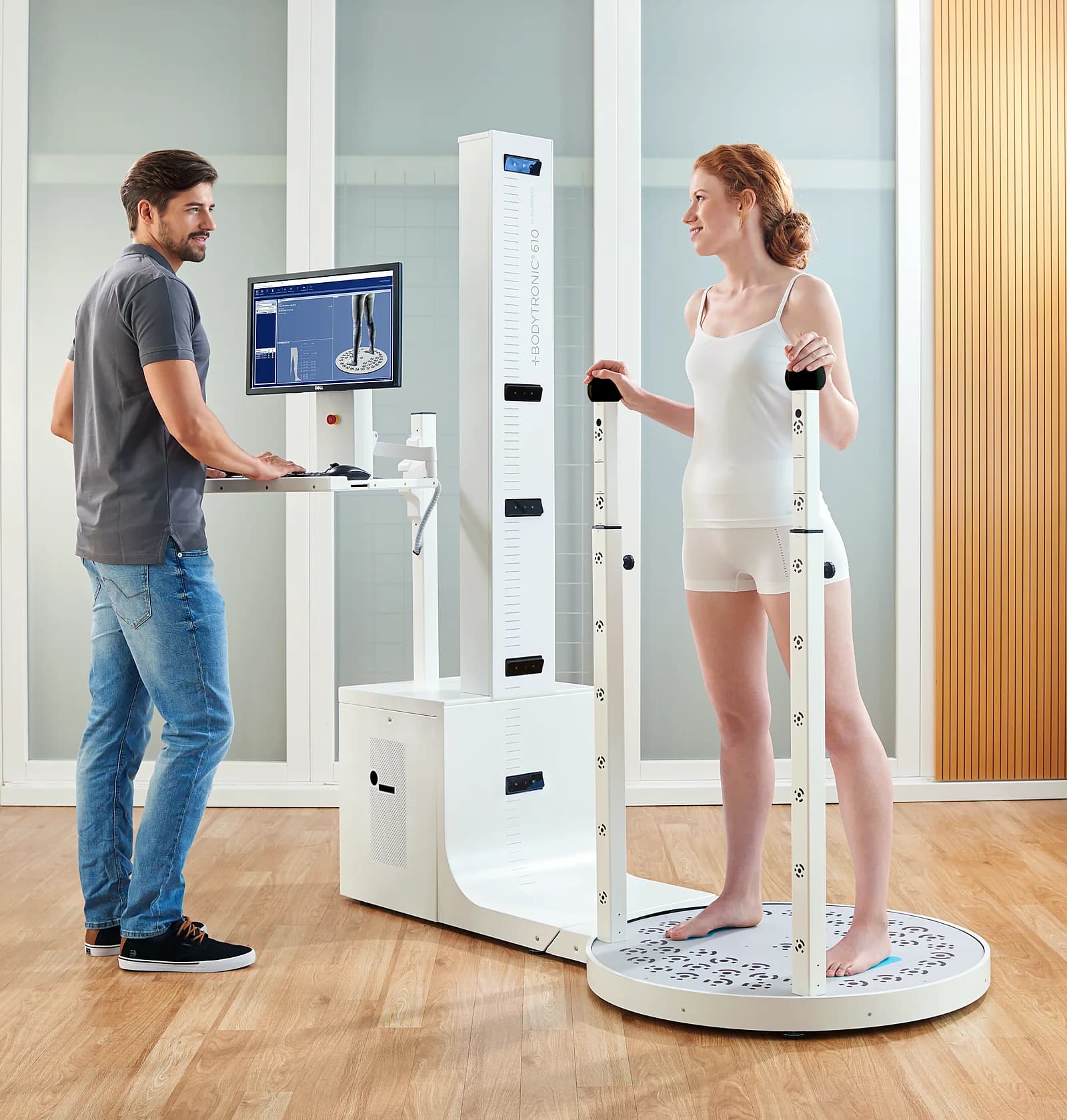 Ganzkörper-Messung mit dem Bauerfeind BODYTRONIC® 610 in der SaniTheke